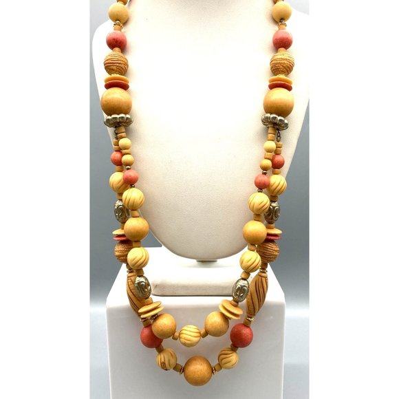 Vintage Beige and Coral Beaded Parure, Resin Necklace and Matching Stud Earrings - Picture 2 of 9